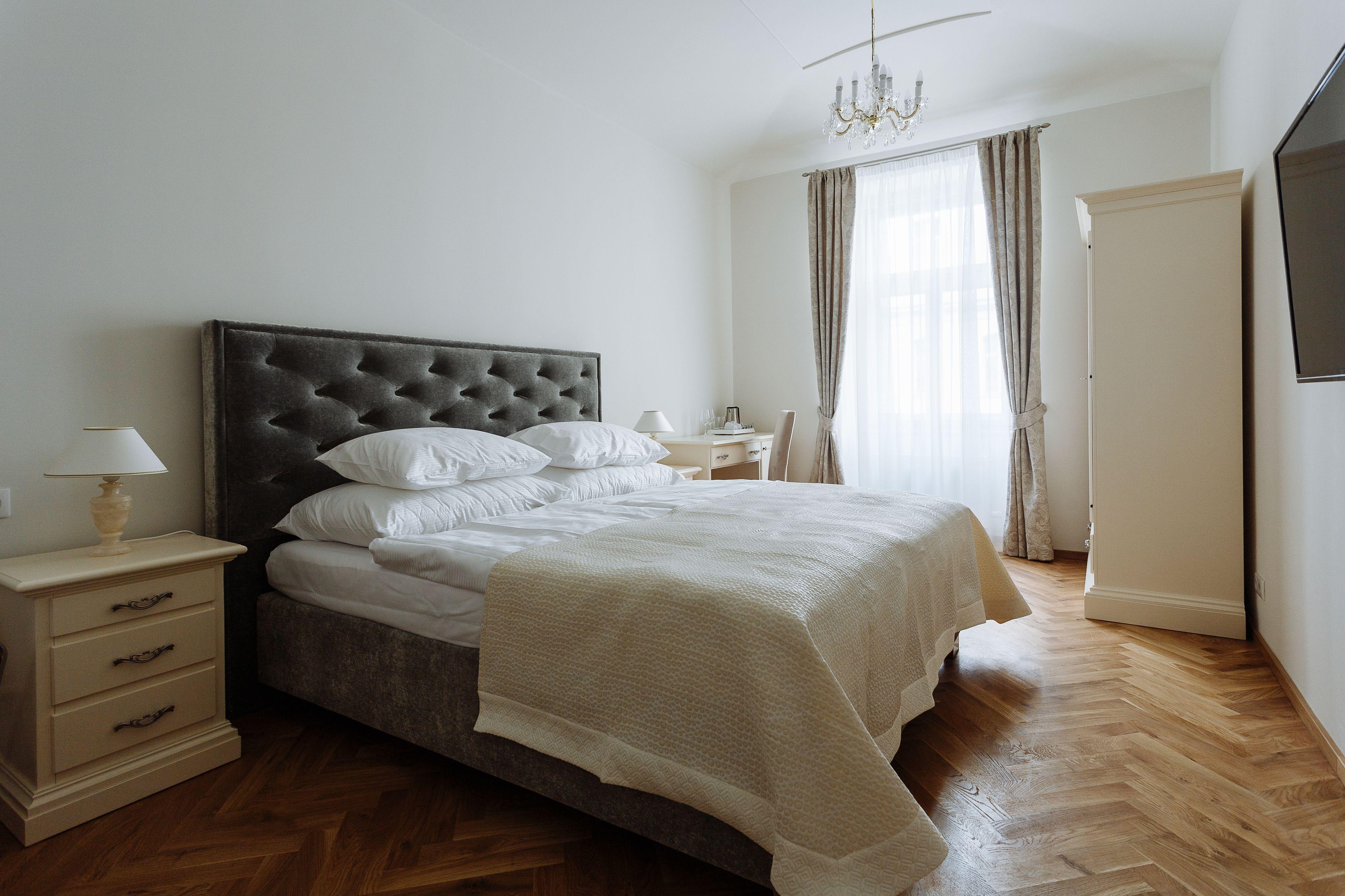 High Heaven, Prague